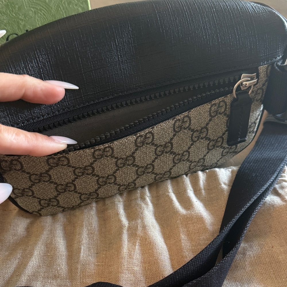 Gucci Beige GG Supreme Canvas Belt Bag with Black Trim - Picture 3 of 3